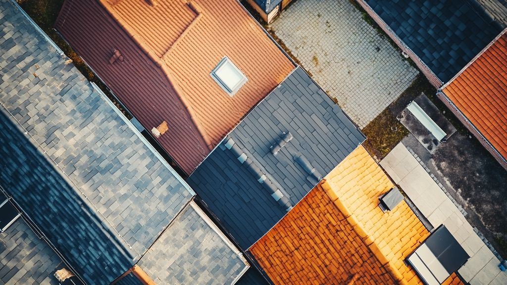 Comment comparer efficacement plusieurs devis de toiture ardoise